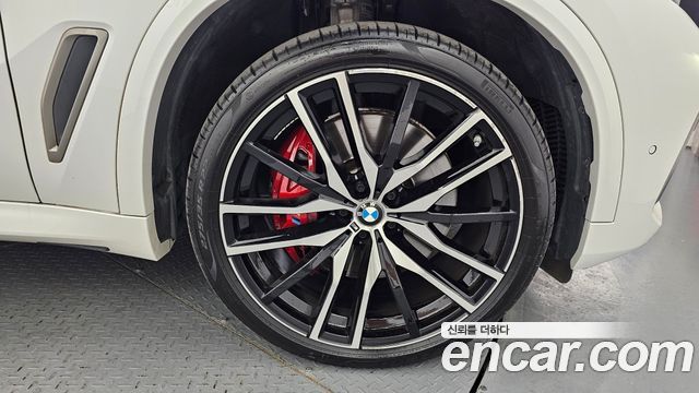 BMW X5 M50i — пробег 50 947 км — фото 5 из 5