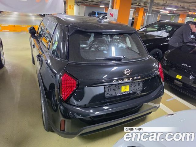 Mini Cooper 5Door Essential — пробег 1 км — фото 4 из 5
