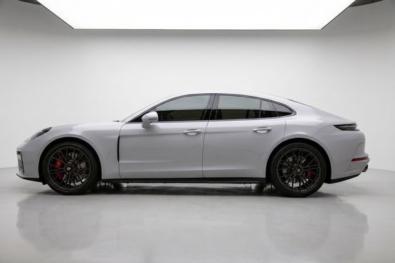 Porsche Panamera 4.0 GTS — пробег 4 450 км — фото 1 из 5