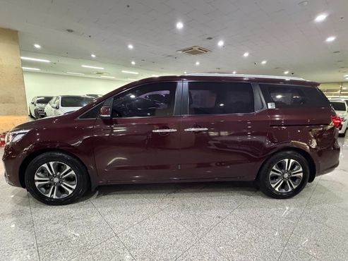 Kia Carnival 9-Seater Luxury — пробег 77 592 км — фото 3 из 5