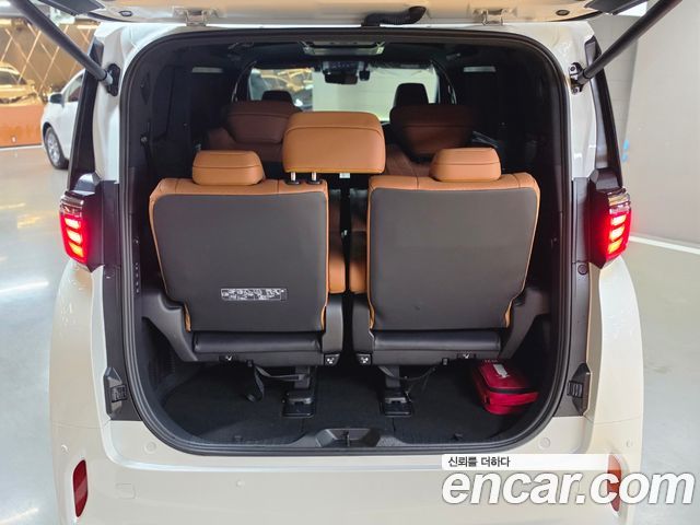 Toyota Alphard 2.5 HEV Executive AWD — пробег 8 579 км — фото 5 из 5