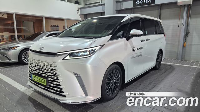 Lexus LM 500h Royal — пробег 7 581 км — фото 1 из 5