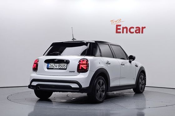 Mini Cooper 5Door Classic Third Generation — пробег 50 555 км — фото 2 из 5