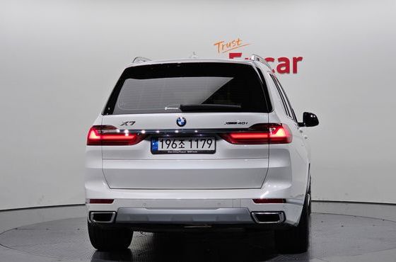 BMW X7 xDrive 40i Design Pure Excellence 7-Seater — пробег 38 070 км — фото 4 из 5