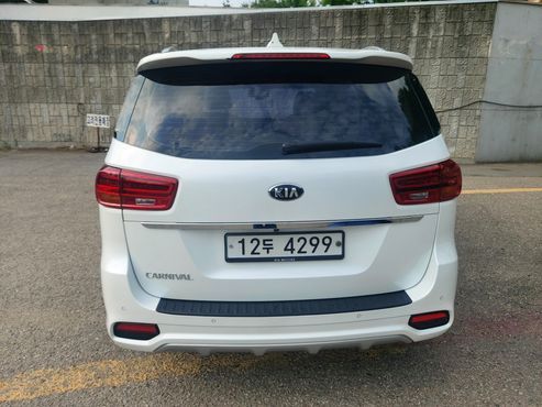 Kia Carnival 9-Seater Prstige — пробег 193 200 км — фото 4 из 5