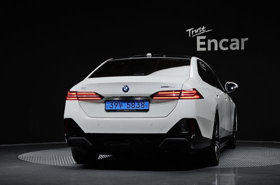 BMW i5 eDrive 40 M Sport — пробег 39 003 км — фото 4 из 5