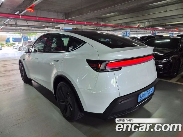 Tesla Model Y RWD — пробег 2 800 км — фото 2 из 5