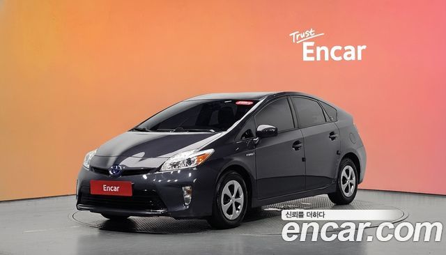 Toyota Prius 1.8 M — пробег 72 552 км — фото 1 из 5