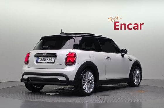 Mini Cooper Classic Plus Launch Pack Third Generation — пробег 32 108 км — фото 2 из 5