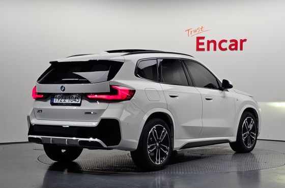 BMW X1 xDrive 20i M Sport — пробег 5 960 км — фото 2 из 5