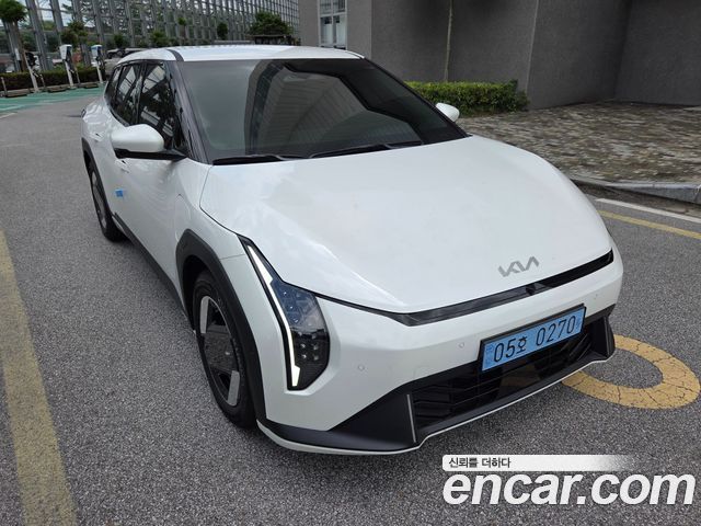 Kia EV4 Long Range 2WD Earth — пробег 650 км — фото 2 из 5