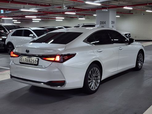 Lexus ES Luxury Plus — пробег 26 131 км — фото 2 из 5