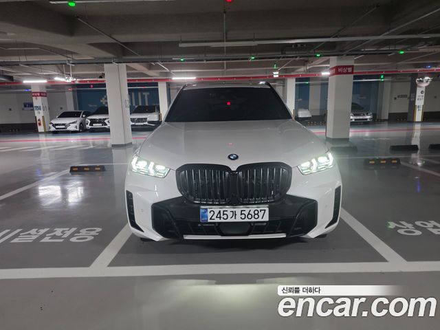 BMW X5 xDrive 40i M Sport Pro — пробег 5 180 км — фото 1 из 5