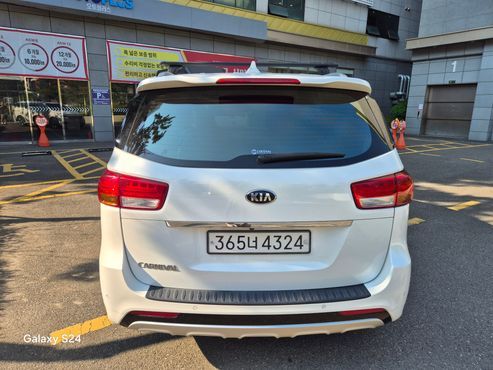 Kia Carnival 9-seater Prestige — пробег 113 221 км — фото 3 из 5
