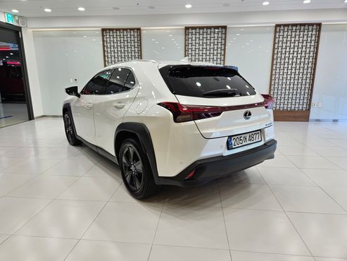 Lexus UX 2.0 2WD — пробег 22 122 км — фото 2 из 5