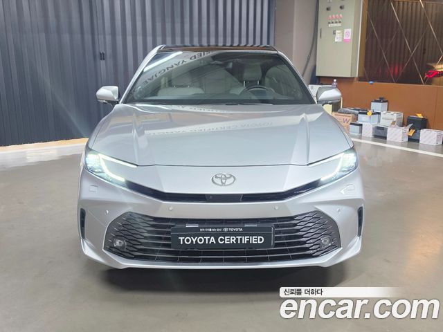 Toyota Camry 2.5 XLE Premium Hybrid — пробег 3 794 км — фото 3 из 5