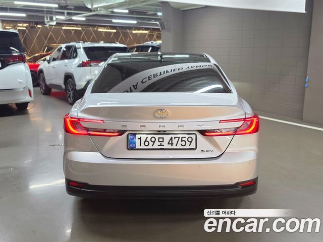 Toyota Camry 2.5 XLE Premium Hybrid — пробег 3 794 км — фото 4 из 5