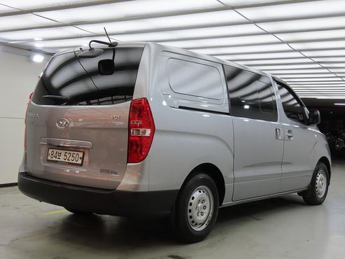 Hyundai Starex Van 5-Seater Style — пробег 135 900 км — фото 4 из 5
