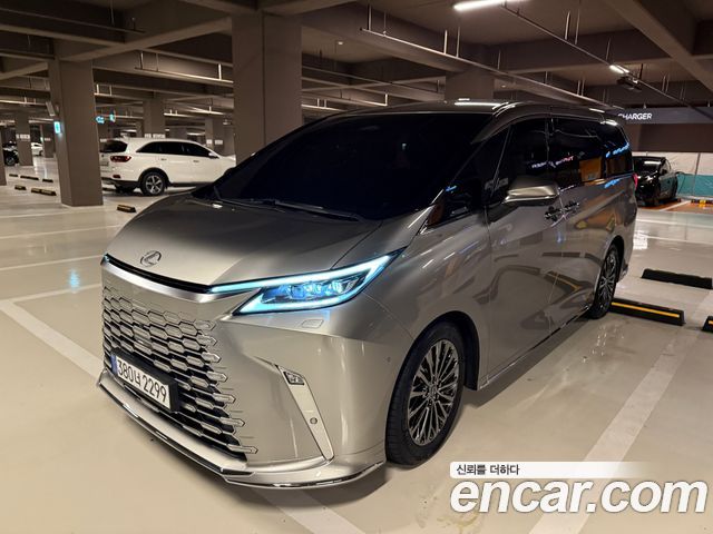 Lexus LM 500h Executive — пробег 7 300 км — фото 3 из 5