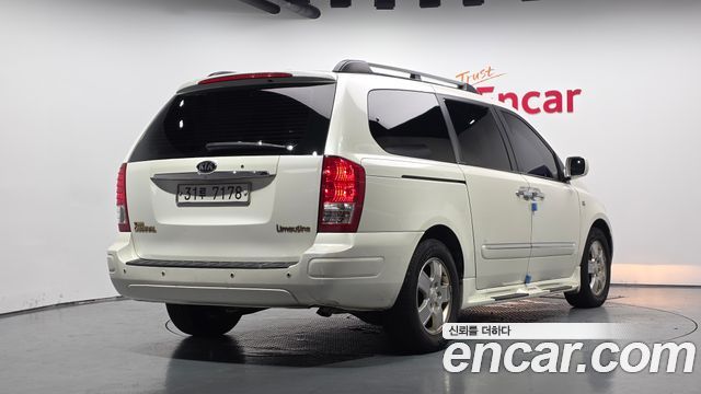 Kia Carnival LIMITED Limousine 9-seater — пробег 273 340 км — фото 2 из 5