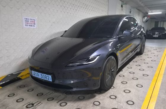 Tesla Model 3 스탠다드 RWD — пробег 750 км — фото 2 из 5