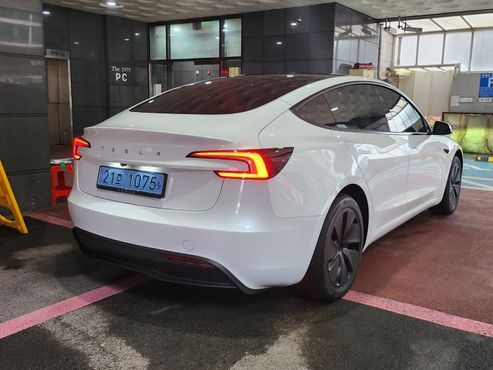 Tesla Model 3 Premium Long Range RWD — пробег 986 км — фото 4 из 5