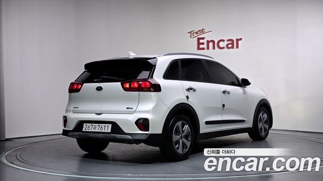 Kia Niro 1.6 HEV Luxury — пробег 91 675 км — фото 2 из 5