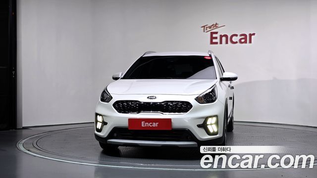 Kia Niro 1.6 HEV Luxury — пробег 91 675 км — фото 3 из 5
