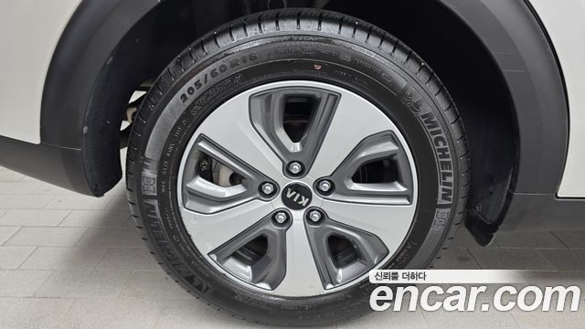 Kia Niro 1.6 HEV Luxury — пробег 91 675 км — фото 5 из 5