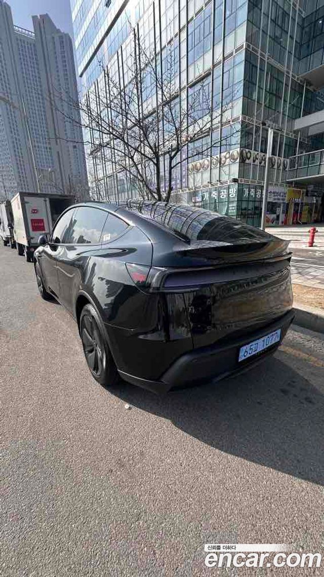 Tesla Model Y Premium Long Range AWD — пробег 10 500 км — фото 3 из 5