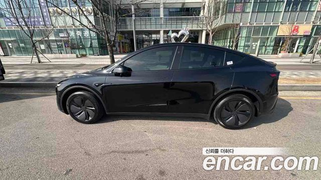 Tesla Model Y Premium Long Range AWD — пробег 10 500 км — фото 4 из 5