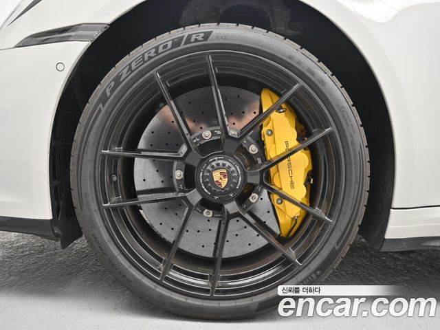 Porsche 911 Carrera GTS — пробег 3 440 км — фото 5 из 5