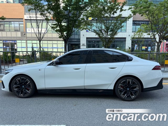 BMW i5 M60 xDrive — пробег 27 500 км — фото 3 из 5