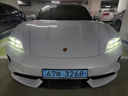 Porsche Taycan Base 4 — пробег 3 180 км — фото 3 из 5