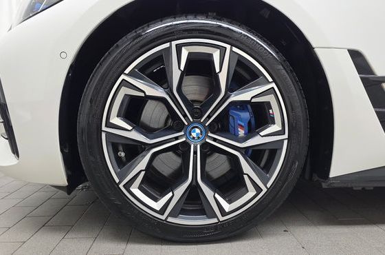 BMW i4 eDrive40 M Sports Pro — пробег 55 581 км — фото 5 из 5