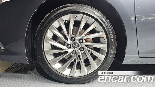 Lexus ES Executive — пробег 15 077 км — фото 5 из 5