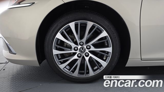 Lexus ES Luxury — пробег 40 656 км — фото 5 из 5