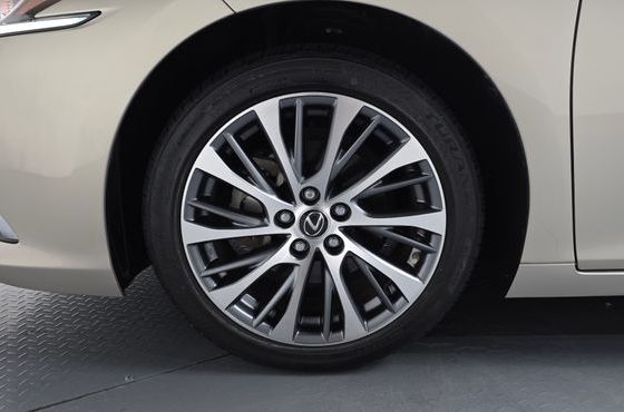 Lexus ES Luxury — пробег 40 656 км — фото 5 из 5