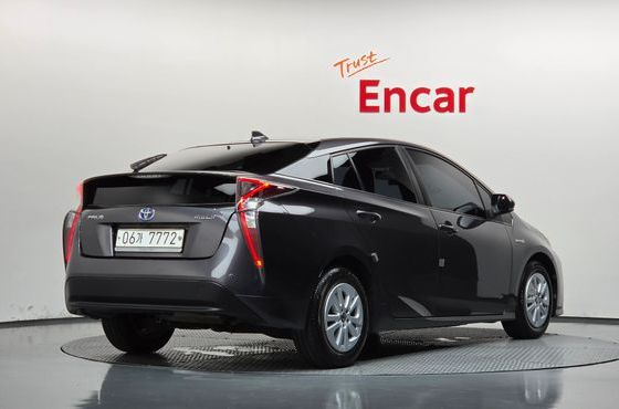 Toyota Prius 1.8 E — пробег 128 682 км — фото 2 из 5