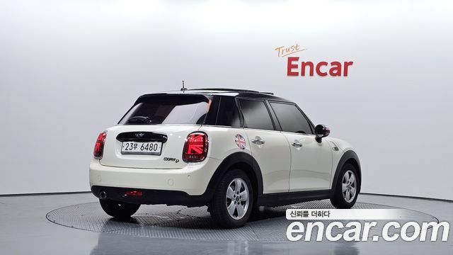 Mini Cooper 5Door Mid 3rd — пробег 55 636 км — фото 2 из 5