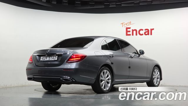 Mercedes-Benz E-Class из Кореи Encar