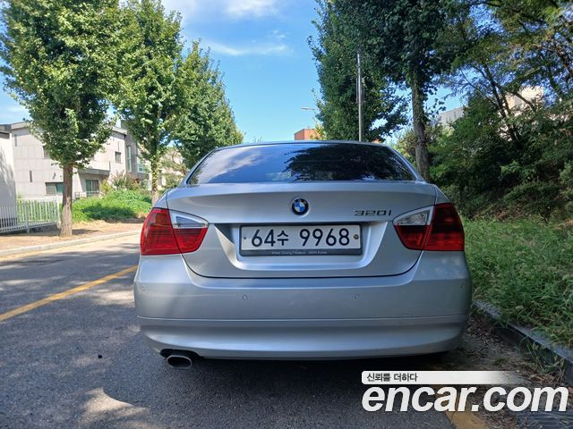 BMW 3-Series 320i Sedan — пробег 32 047 км — фото 4 из 5