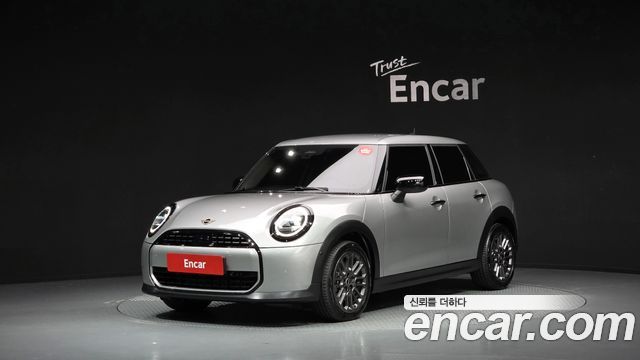 Mini Cooper 5Door Essential — пробег 9 887 км — фото 1 из 5