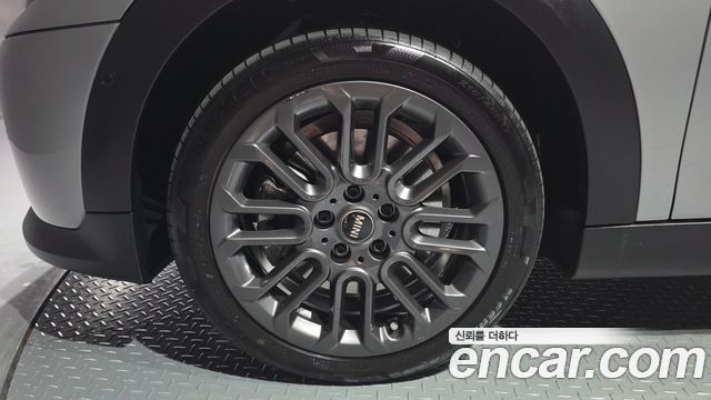 Mini Cooper 5Door Essential — пробег 9 887 км — фото 5 из 5