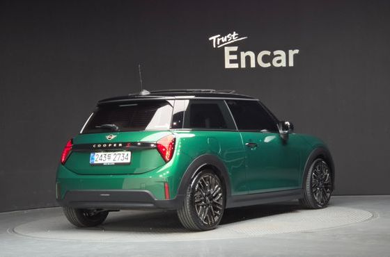 Mini Cooper Favoured — пробег 10 027 км — фото 2 из 5