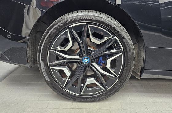 BMW iX xDrive50 Sports Plus — пробег 102 047 км — фото 5 из 5