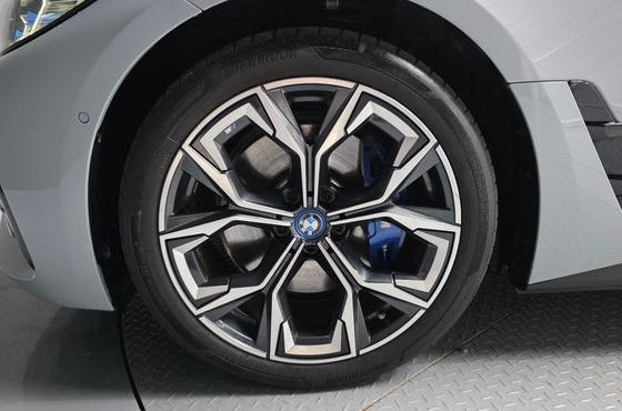 BMW i4 eDrive40 M Sports Pro — пробег 78 222 км — фото 5 из 5