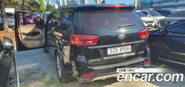 Kia Carnival 7-Seater Limousine VIP — пробег 93 793 км — фото 4 из 5