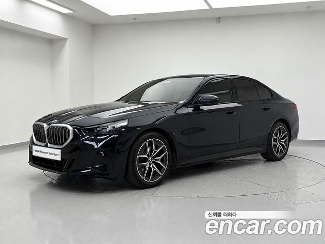 BMW 5-Series 520i M Sport — пробег 6 568 км — фото 1 из 5