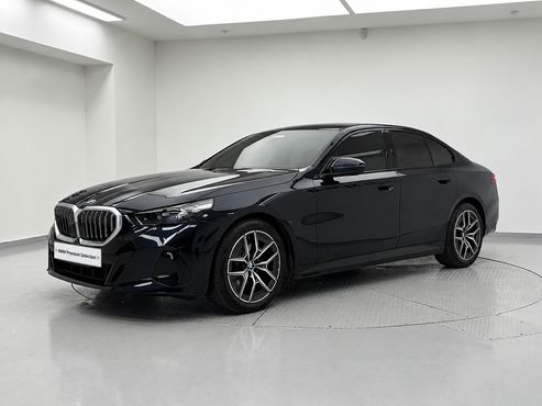 BMW 5-Series 520i M Sport — пробег 6 568 км — фото 1 из 5